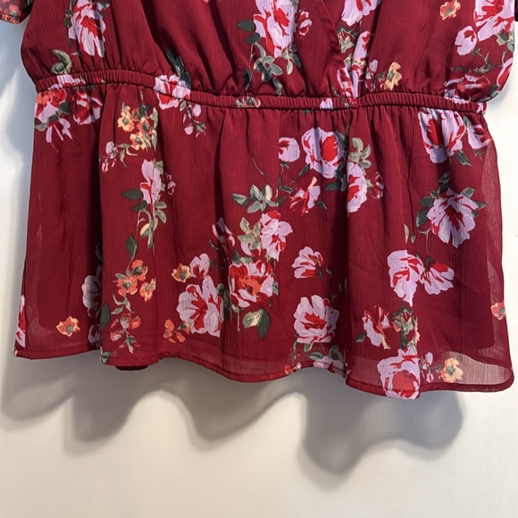 Maurice's size women's XL red floral blouse, gathered at the waste NWT - Picture 4 of 6